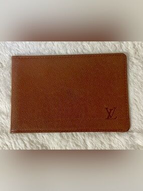 Men's Louis Vuitton Taiga Leather Card Holder/ID Case.
